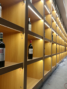 超市紅酒區(qū)